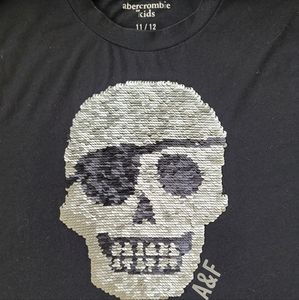 A&F kids tee with reversible sequined pirate skull.